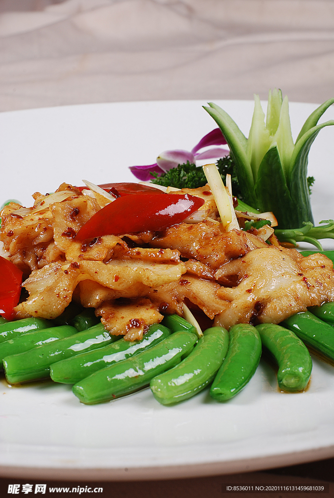 淮扬菜糖豆桃仁炒爆贝