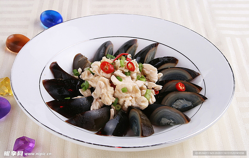 淮扬菜桃仁松花蛋