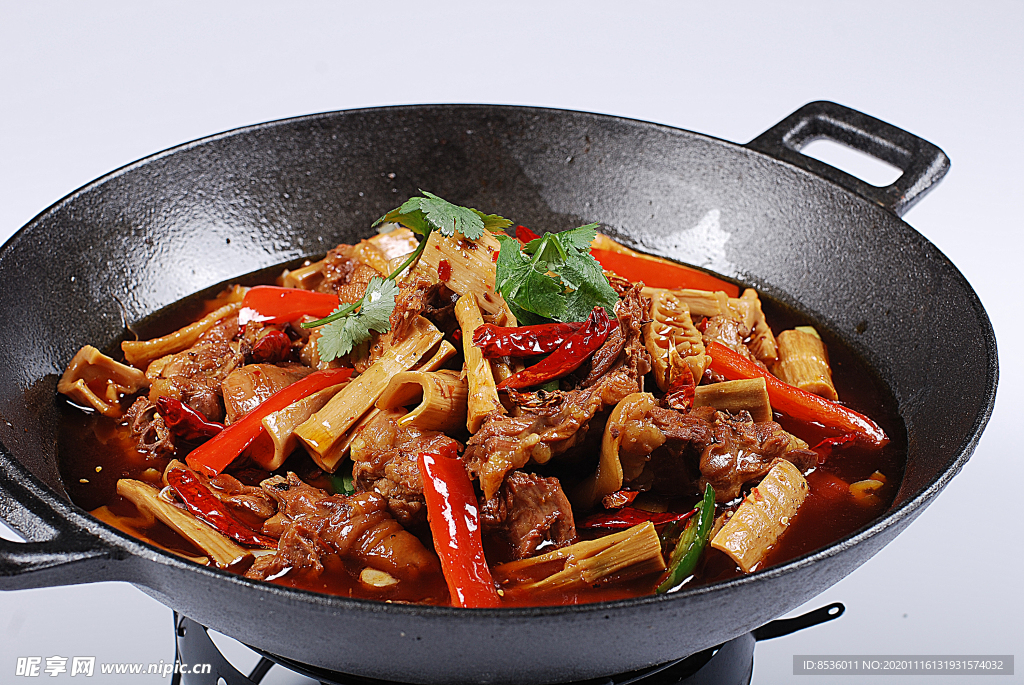 淮扬菜铁锅笋子鸡