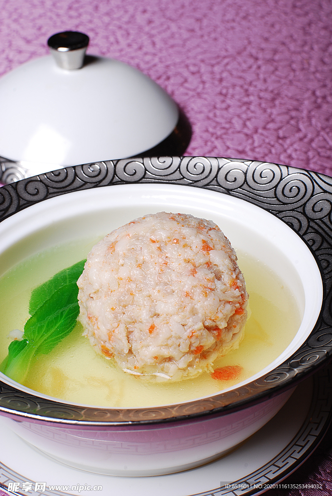 淮扬菜蟹黄鲜鱼狮子头