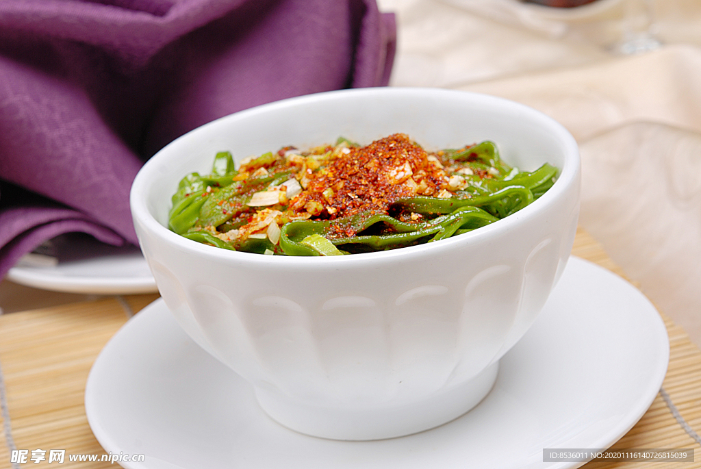 淮扬菜油泼菠菜面