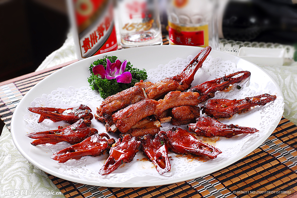 粤美极鸭唇拼蒜香骨