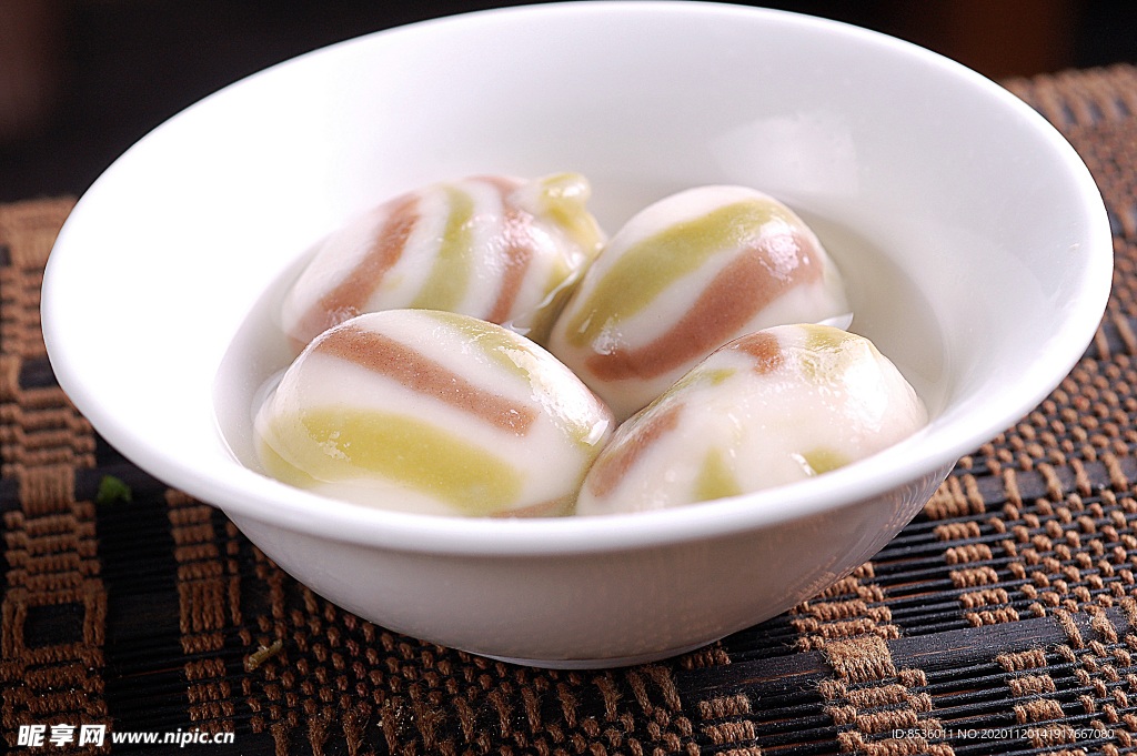 小吃雨花石汤圆