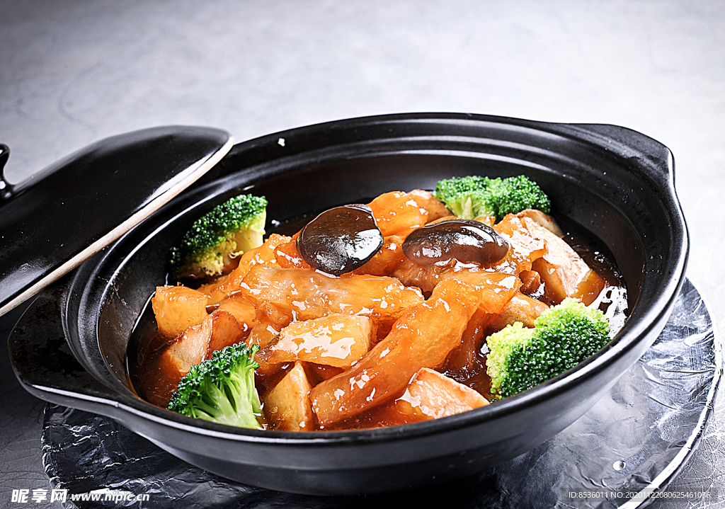 煲仔鲍汁土豆焖鹿筋