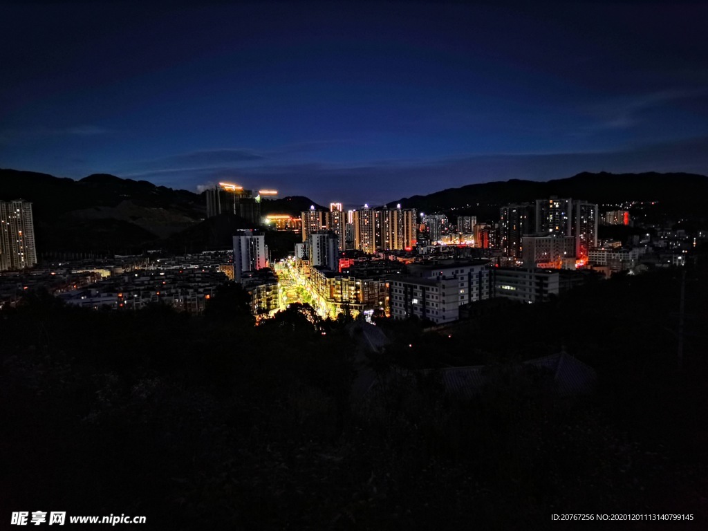 黑夜城市的灯火