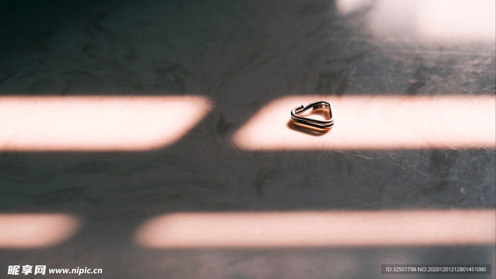 金属环 别针 光影