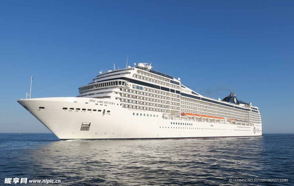 游弋的豪华邮轮