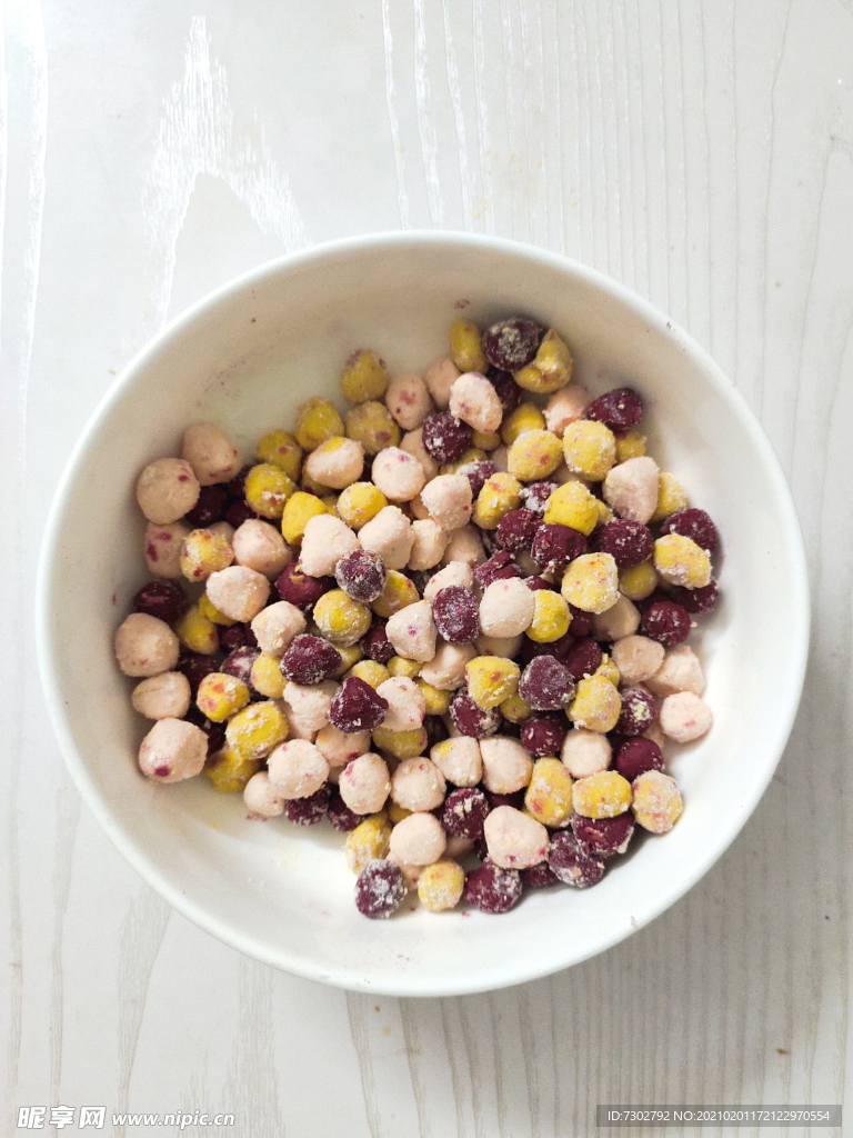 自制彩色木薯圆