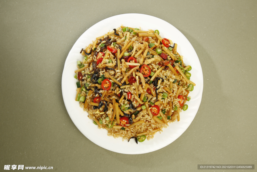 美食炒米饭摄影图