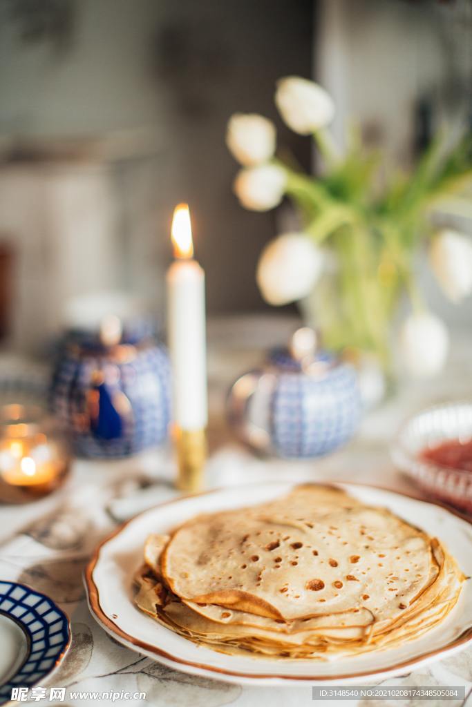 餐桌上的饼