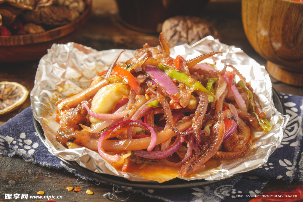 铁板鱿鱼美食食材背景海报素材图