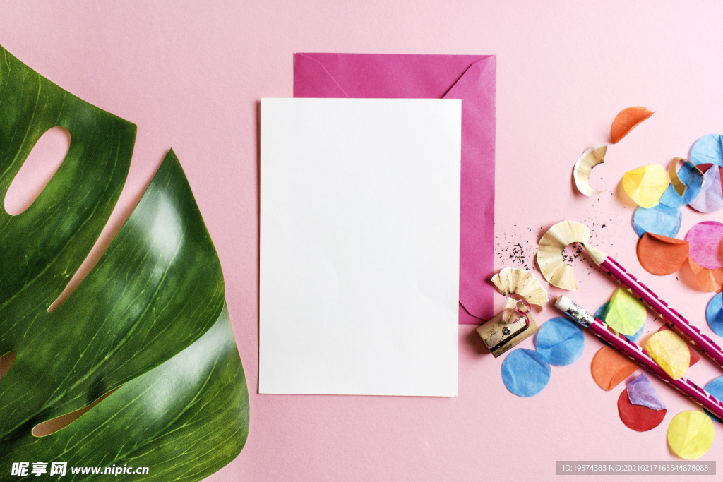 粉红A4纸片卡通信纸