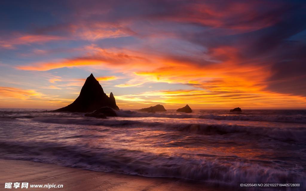 海面上的晚霞美丽天空