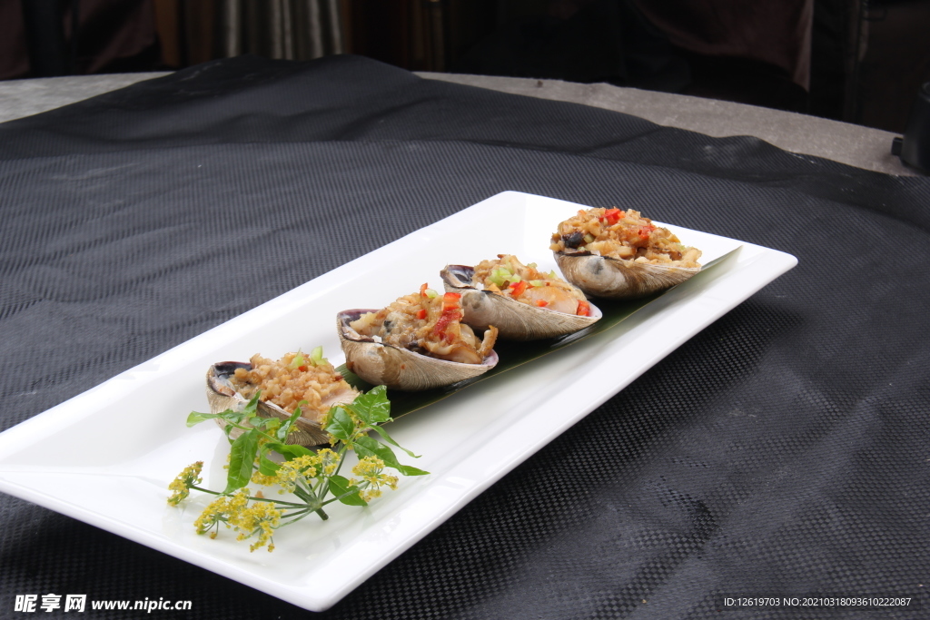 蒜茸粉丝蒸天鹅蛋