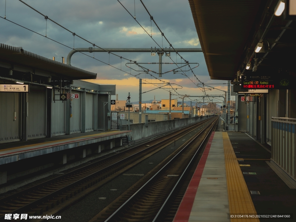 地铁 轻轨 高铁