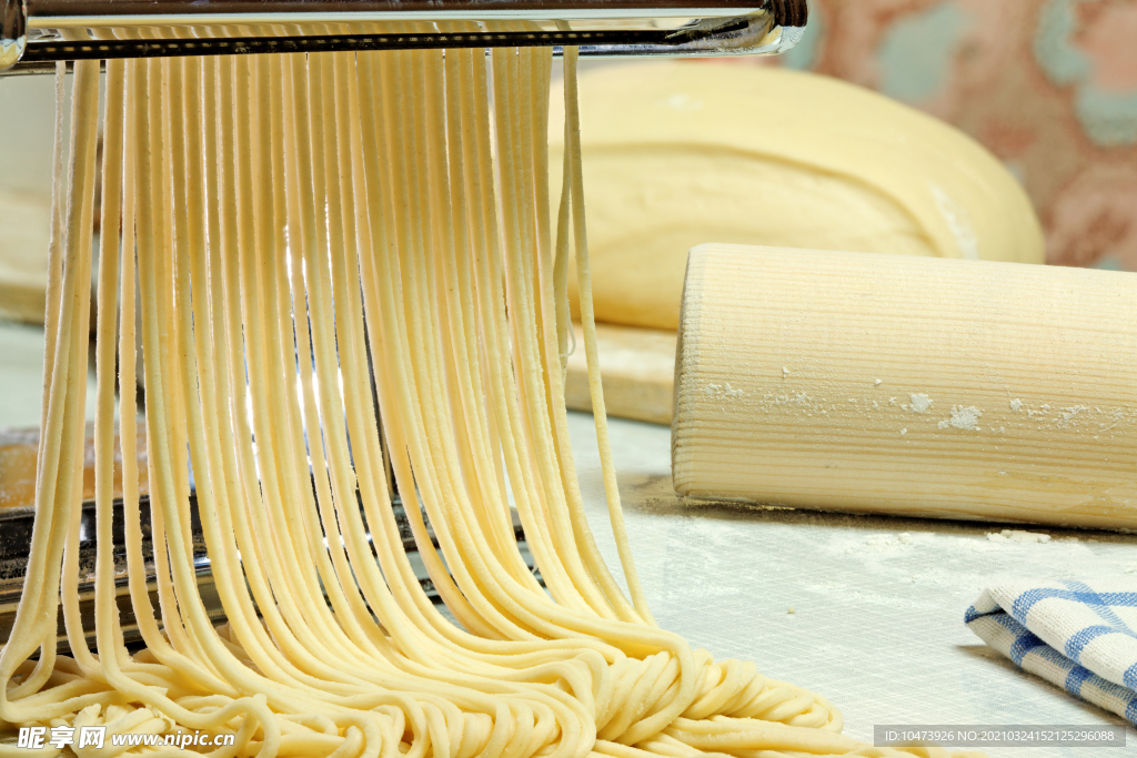 手擀面摄影图片