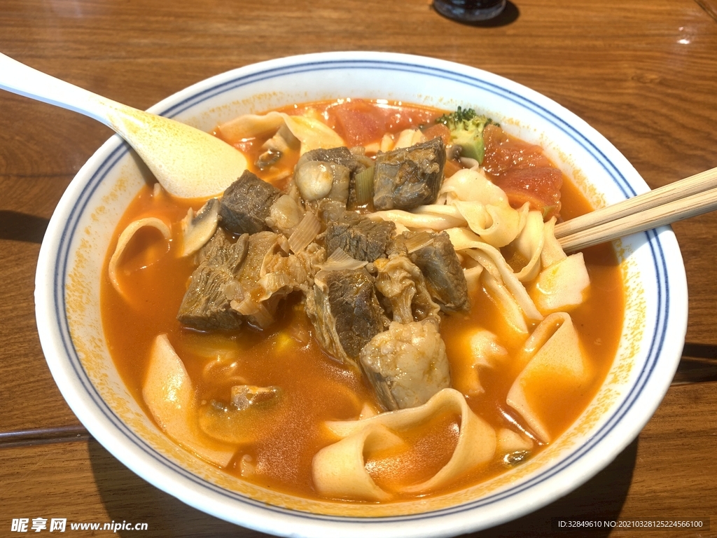 美味的番茄牛腩面