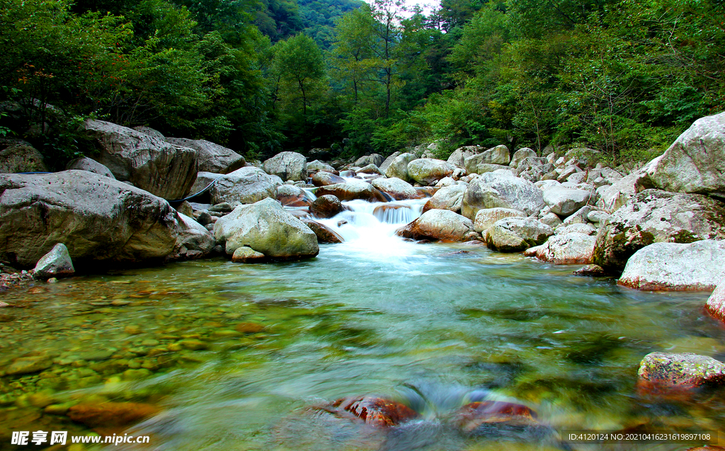 秦岭溪谷