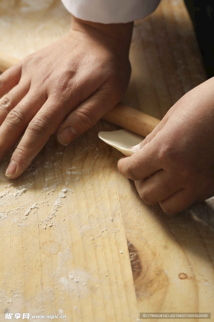 擀饺子皮