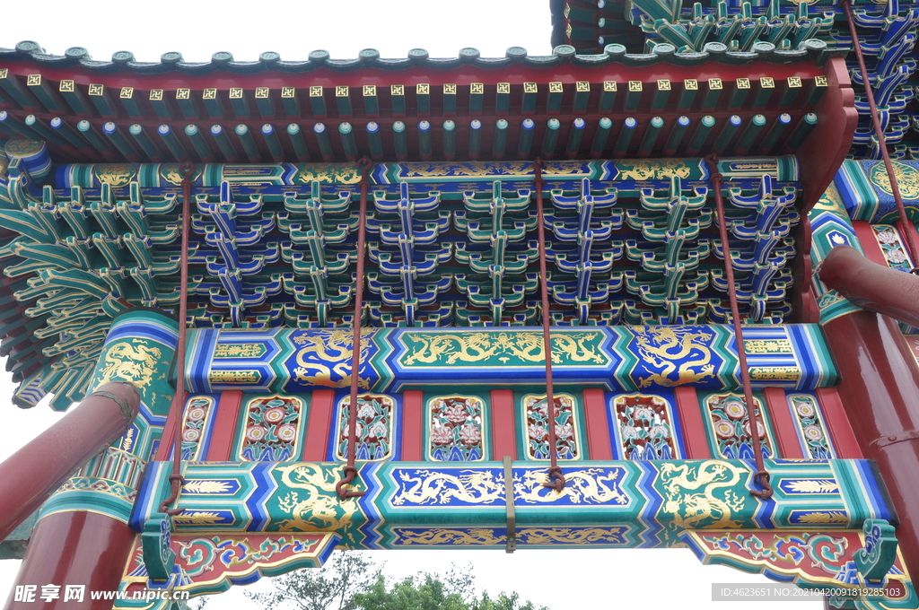 北京北海公园积翠牌楼局部