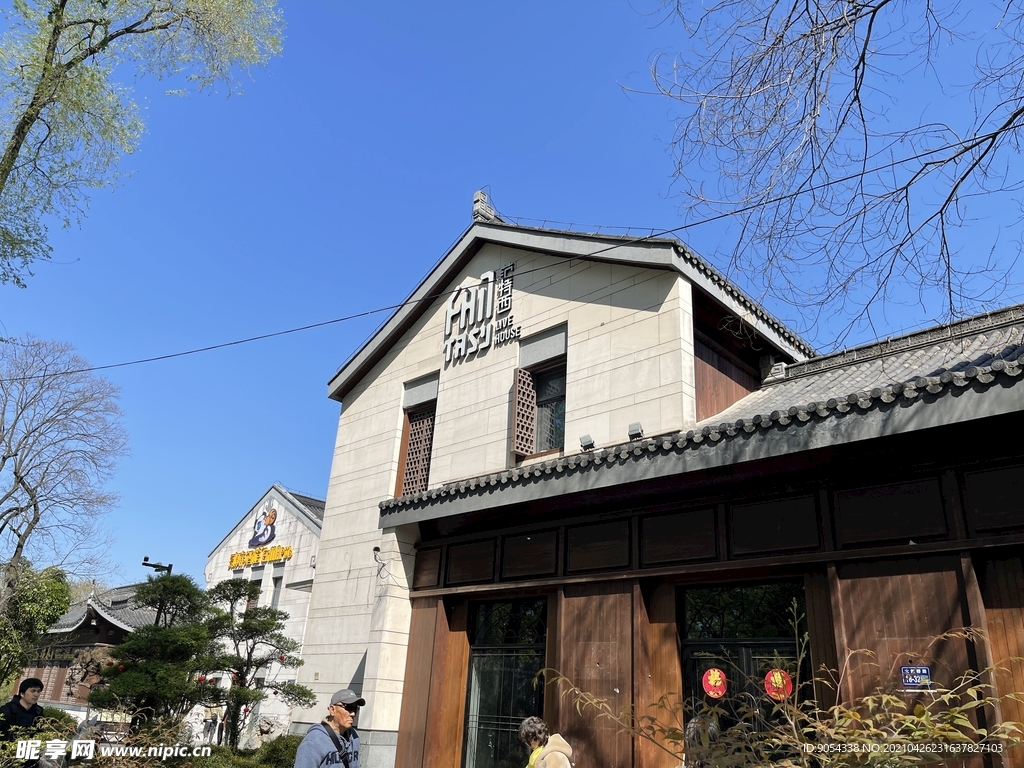 扬州 建筑 蓝天  树  旅游