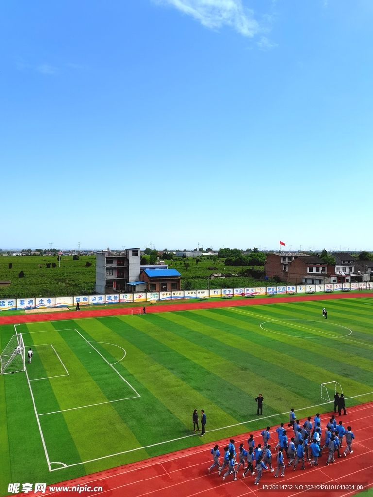 美丽的校园操场风景