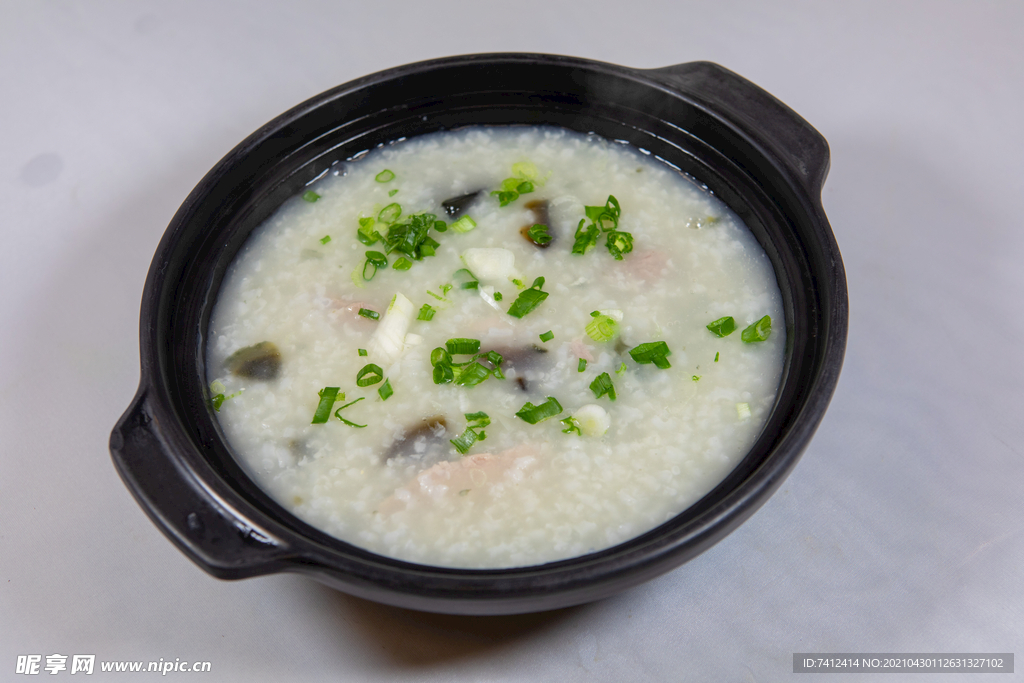 砂锅皮蛋瘦肉粥