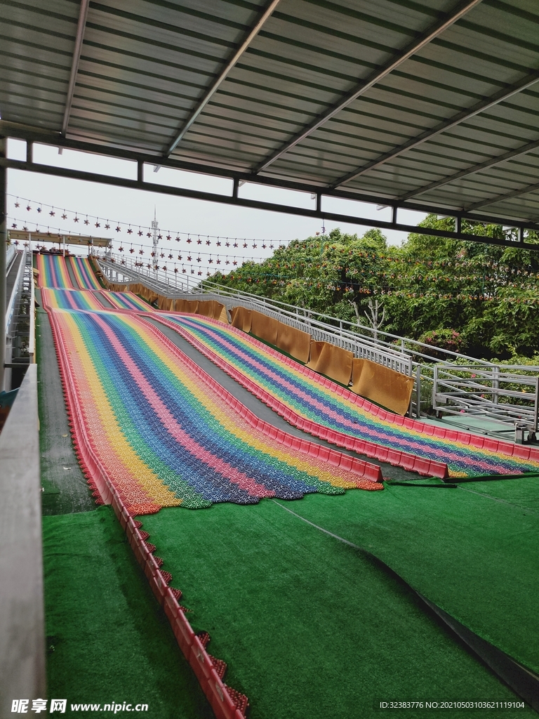 彩虹滑道
