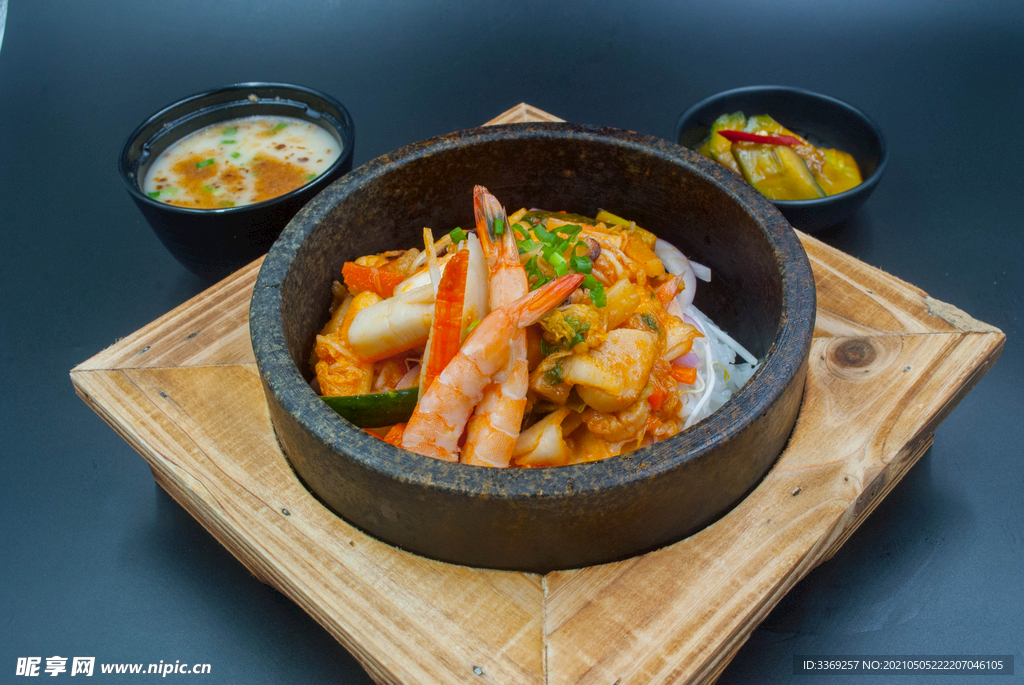 海鲜泡菜石锅饭