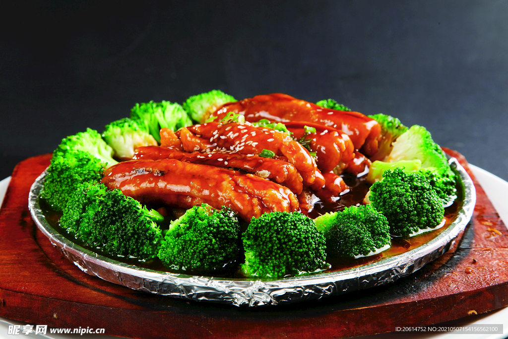 红焖西兰花排骨