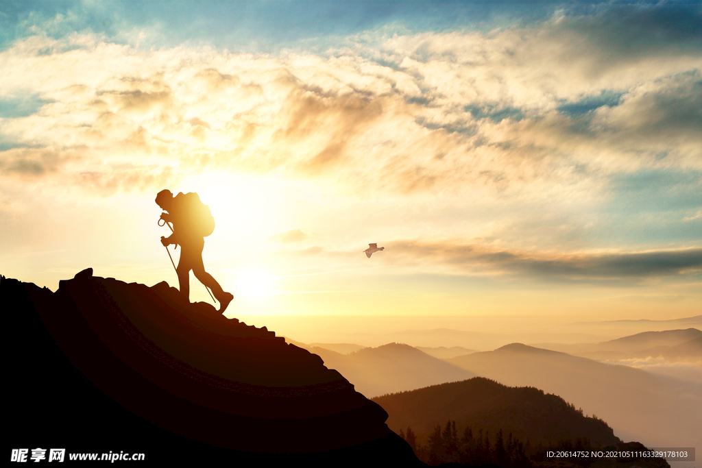 黄昏下的大山风景
