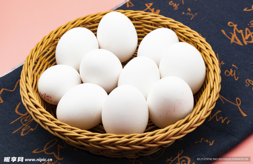 框子里的鸡蛋摄影图