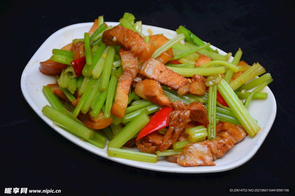 营养美味的芹菜炒肉