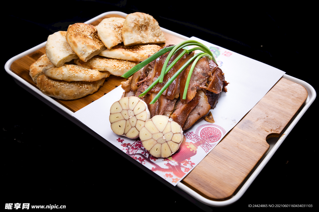 烧饼配猪头肉