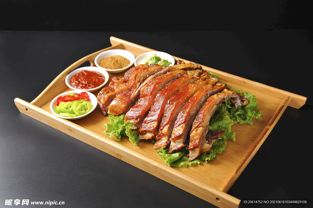 诱人的美食烤羊排