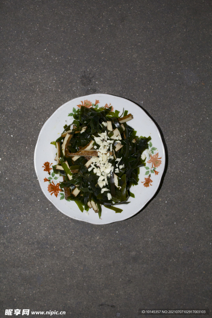 豆腐干拌海带丝  