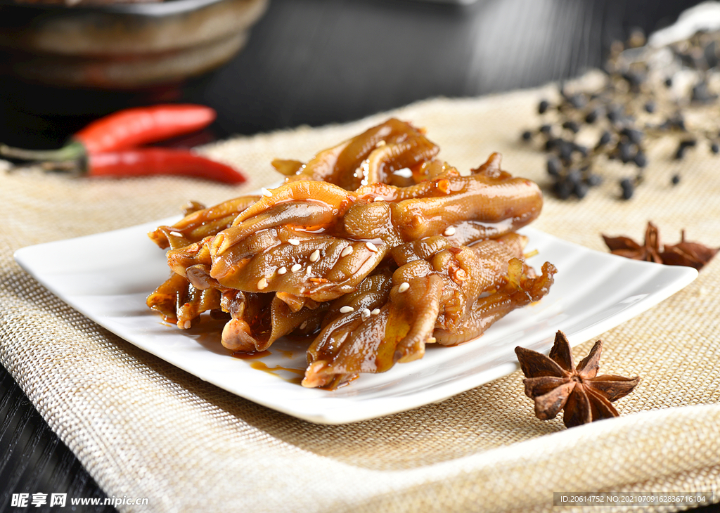 诱人的鸭掌美食