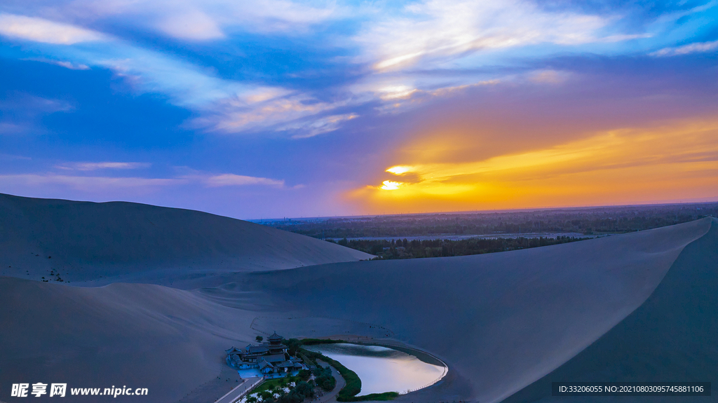 鸣沙山月牙泉高清摄影图