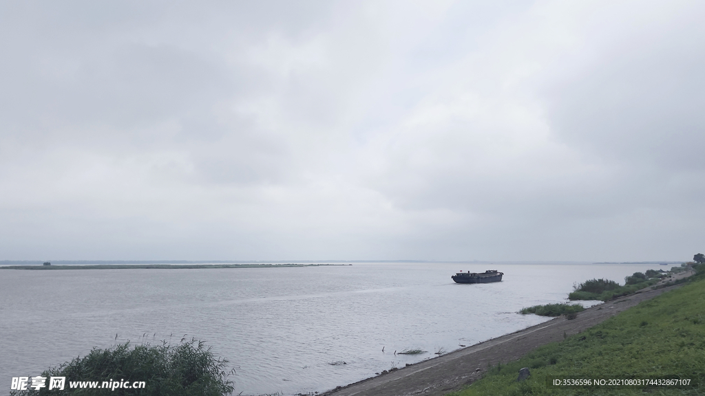 唯见长江天际流