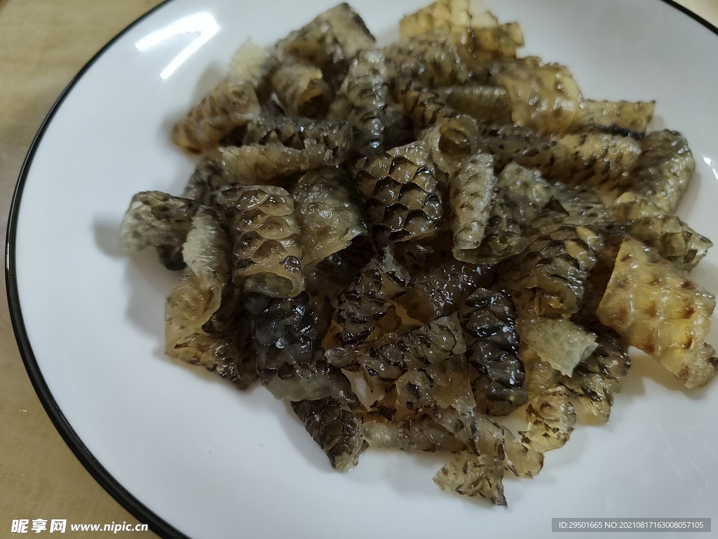凉拌鱼皮美食
