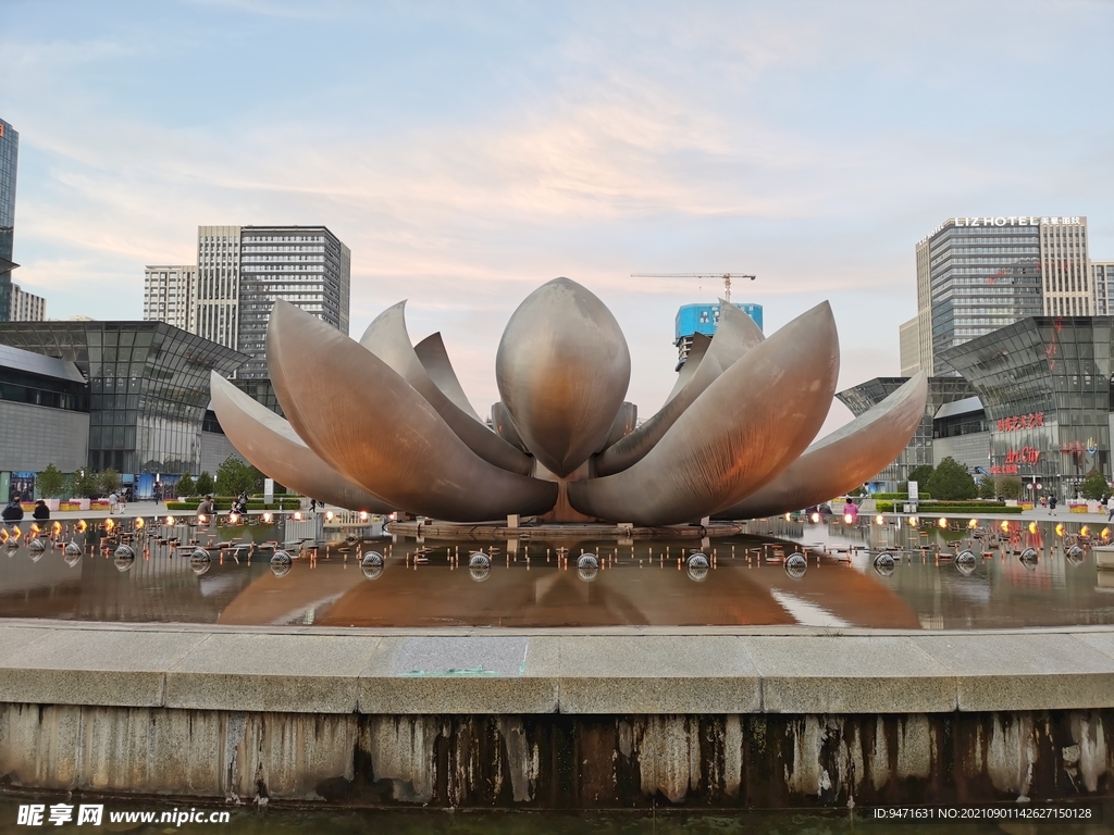 济南莲花喷泉雕塑