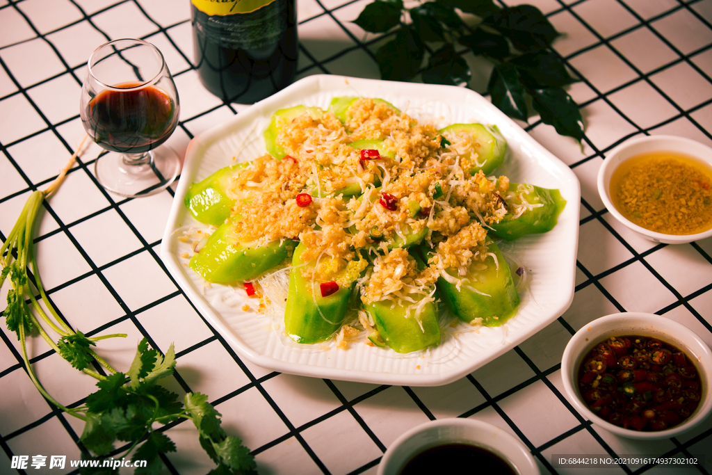 蒜茸银鱼仔蒸丝瓜