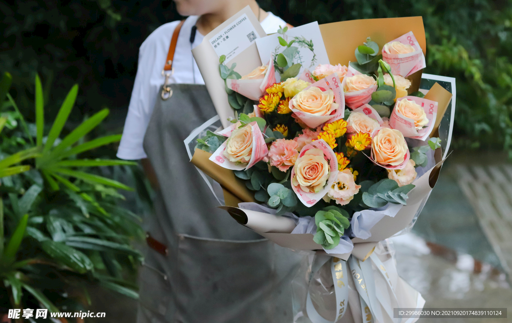 11支迪威娜人民币创意花束