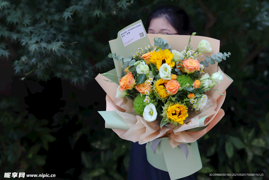 向日葵闪耀玫瑰混合花束