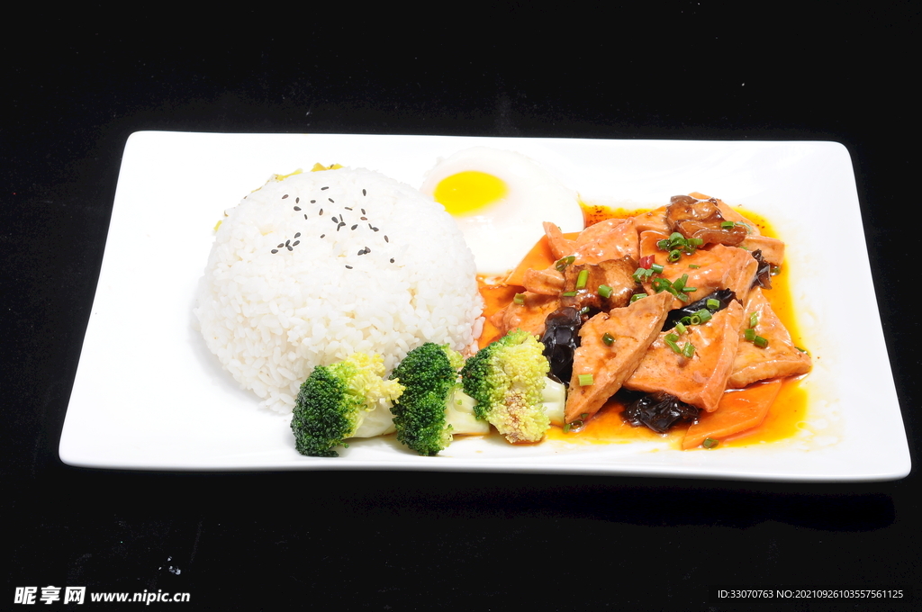 家常豆腐盖浇饭