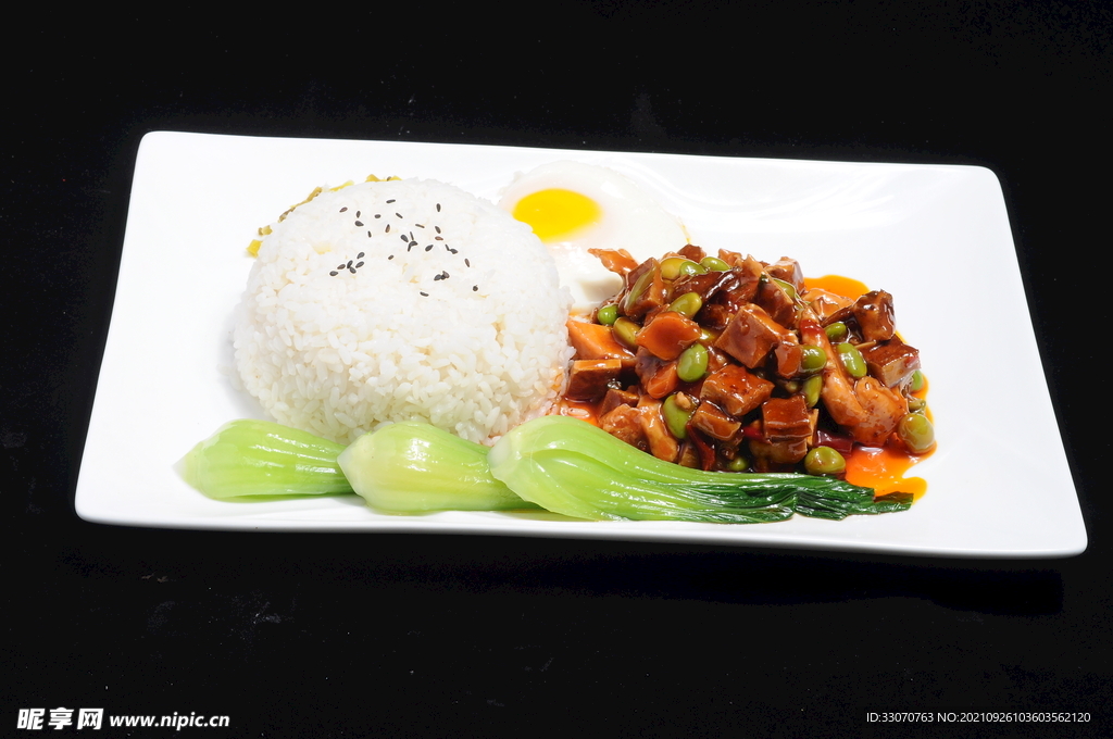 毛豆杂酱盖浇饭