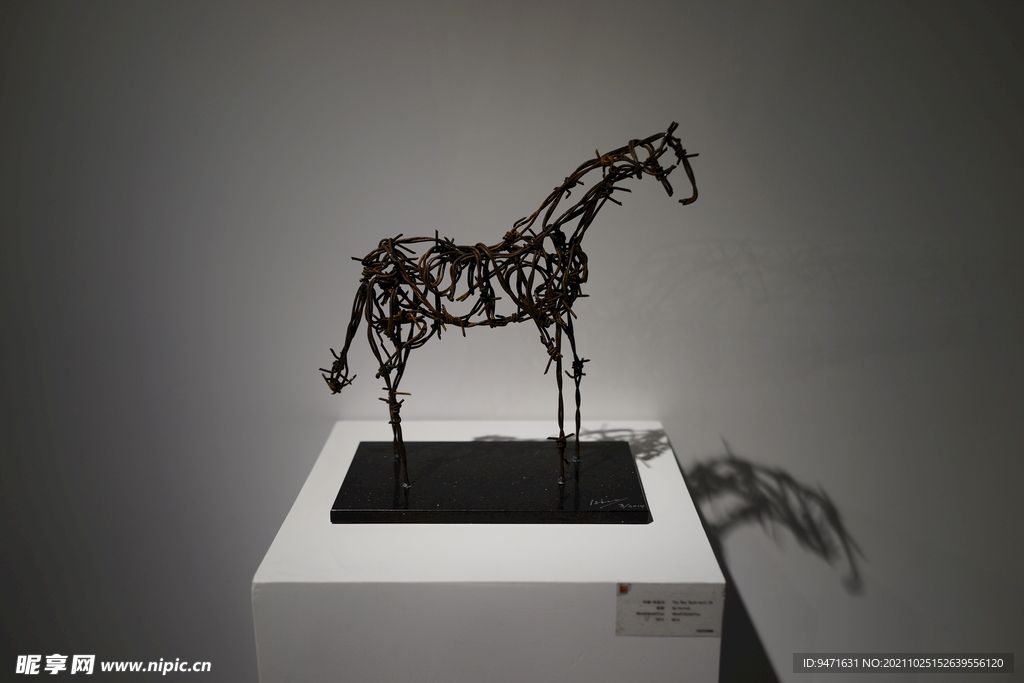 铁丝马造型雕塑