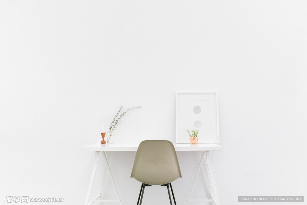 白色背景桌椅