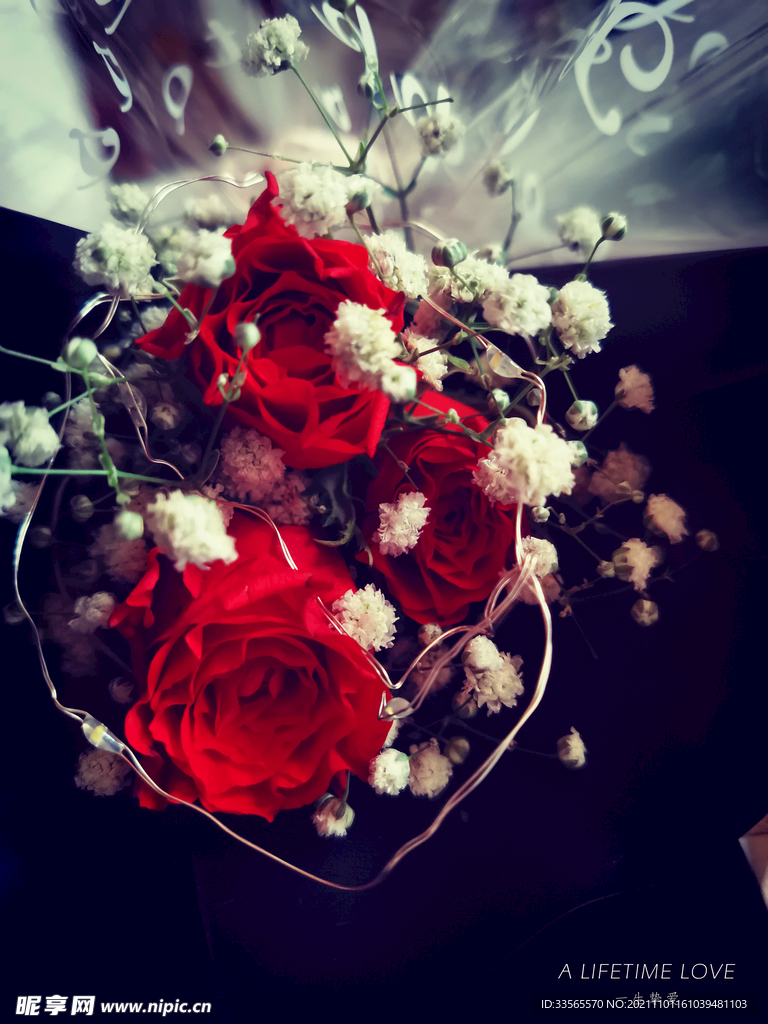 玫瑰花与满天星