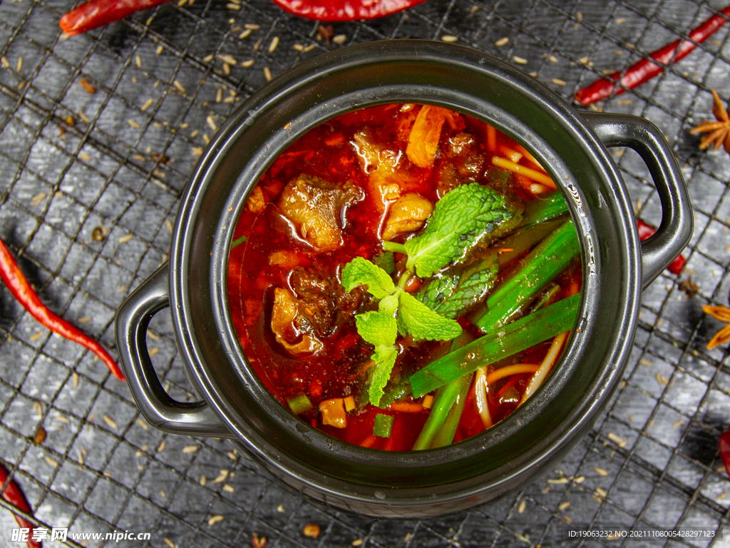 红烧牛肉罐罐米线